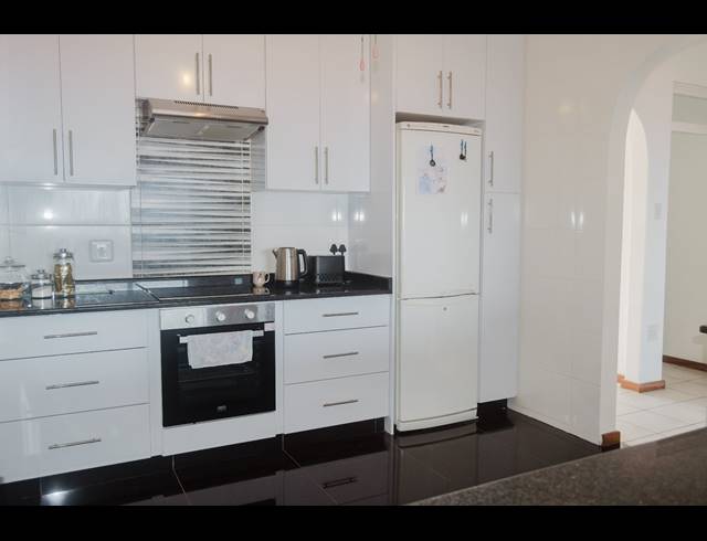 3 BEDROOM APARTMENT FOR SALE IN SCOTTBURGH CENTRAL